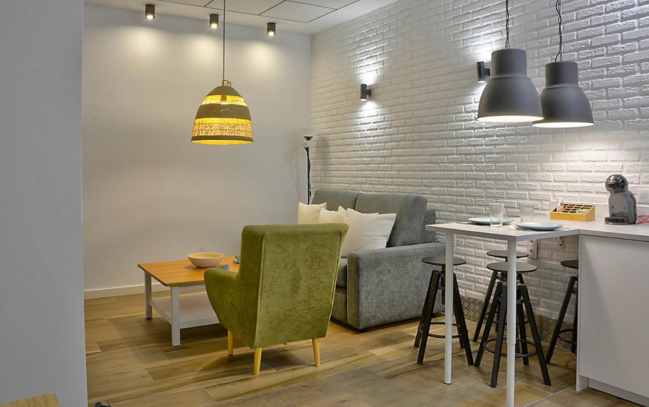 Apartsuite B&R Triana Arellano Севилья Экстерьер фото