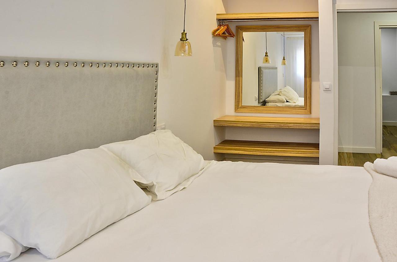 Apartsuite B&R Triana Arellano Севилья Экстерьер фото