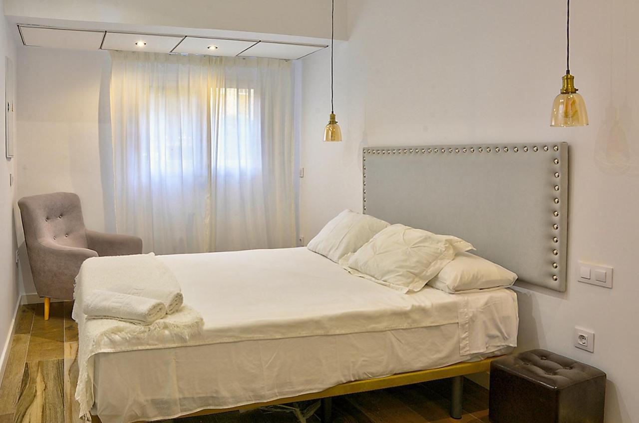 Apartsuite B&R Triana Arellano Севилья Экстерьер фото